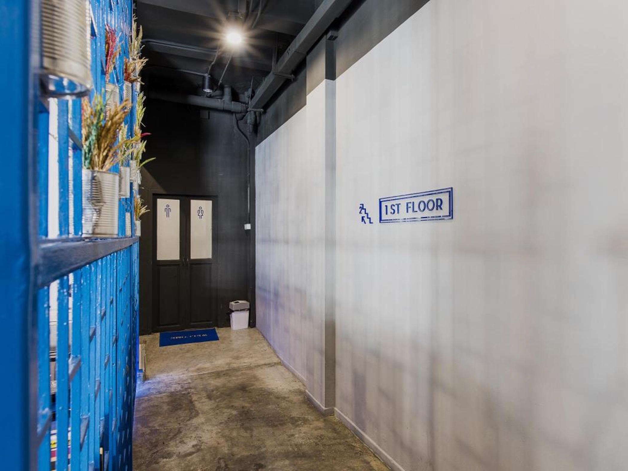 Loftel Station Hostel Bangkok Exterior foto
